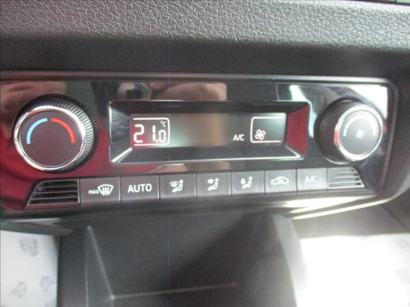 Škoda Fabia 1,0 TSI, serviska,DPH,1.maj,CZ - fotka 22 z 39