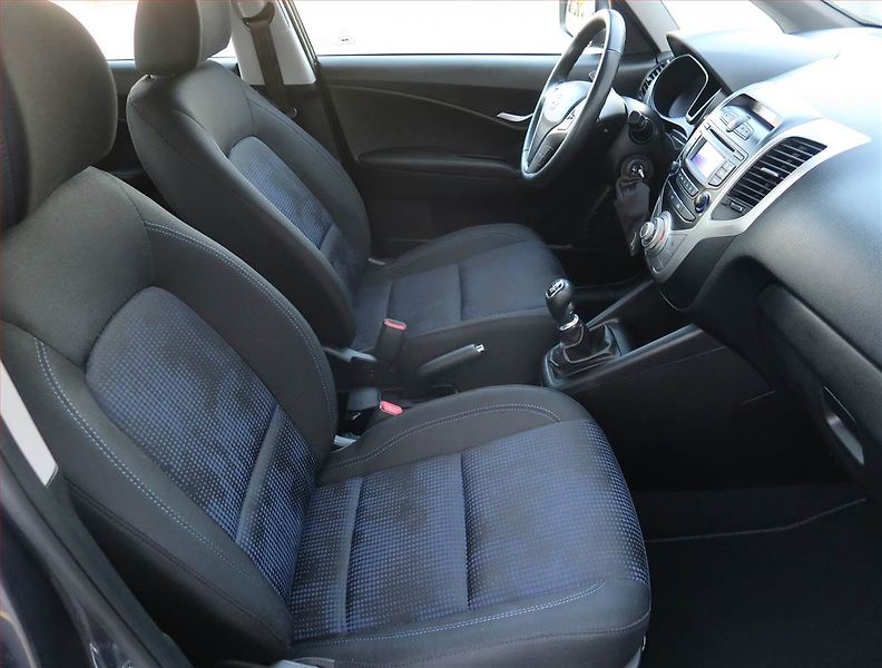 Hyundai ix20 (2015) 1.4 CVVT, Serv.kniha - fotka 9 z 18