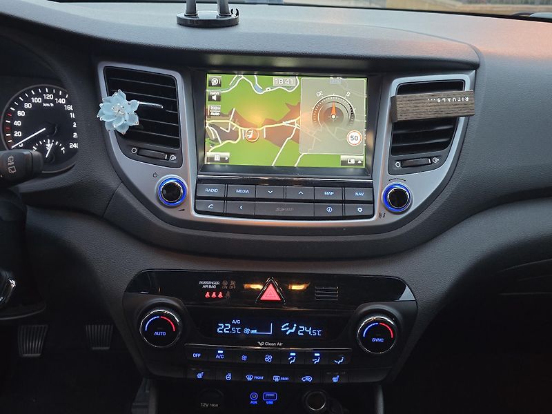 Hyundai Tucson (2015) 1.7CRDi, tažné, Alu zimní sada - fotka 10 z 18