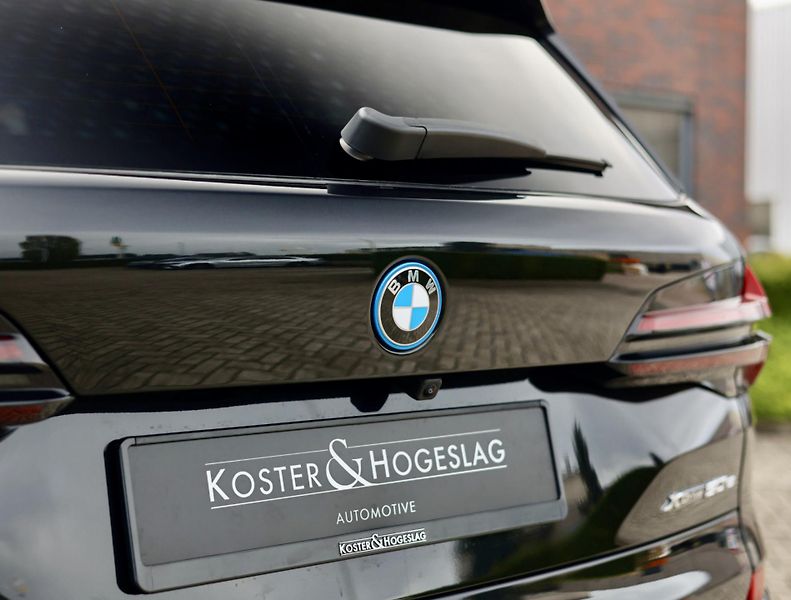 BMW X5 (2025) 50e xDrive M SPORT Individual - fotka 14 z 53