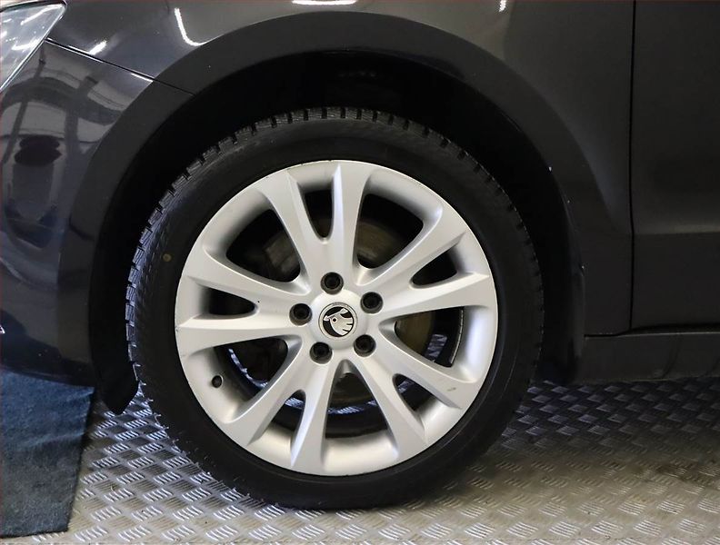 Škoda Superb (2015) Style 2.0 TDI, Navi, Xenony - fotka 15 z 22