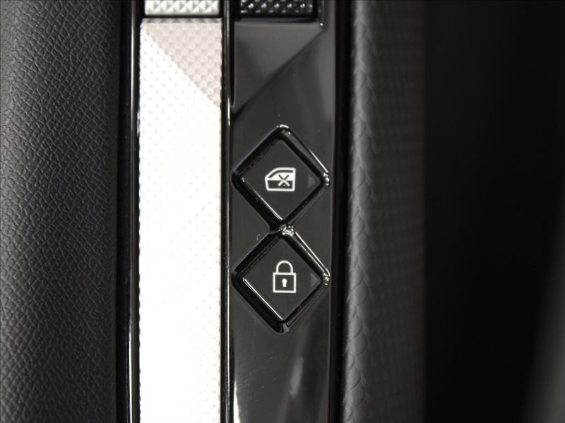 DS Automobiles DS4 1,5 HDi 96kW Cross Rivoli PANO - fotka 20 z 30
