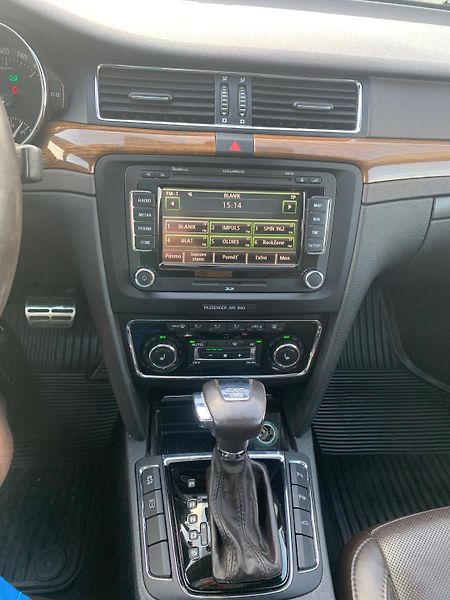 Škoda Superb (2012) Laurin&Klement 3.6 FSI V6 - fotka 6 z 15