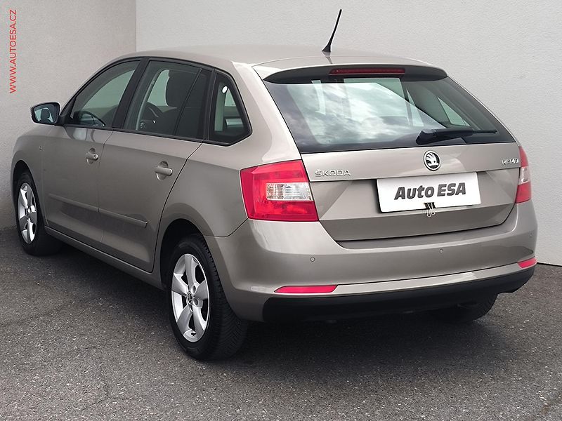 Škoda Rapid (2015) 1.2 TSi Spaceback, Ambition - fotka 6 z 16
