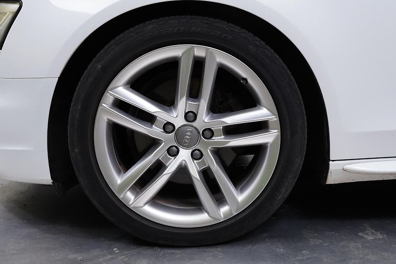 Audi A4 - fotka 10 z 25