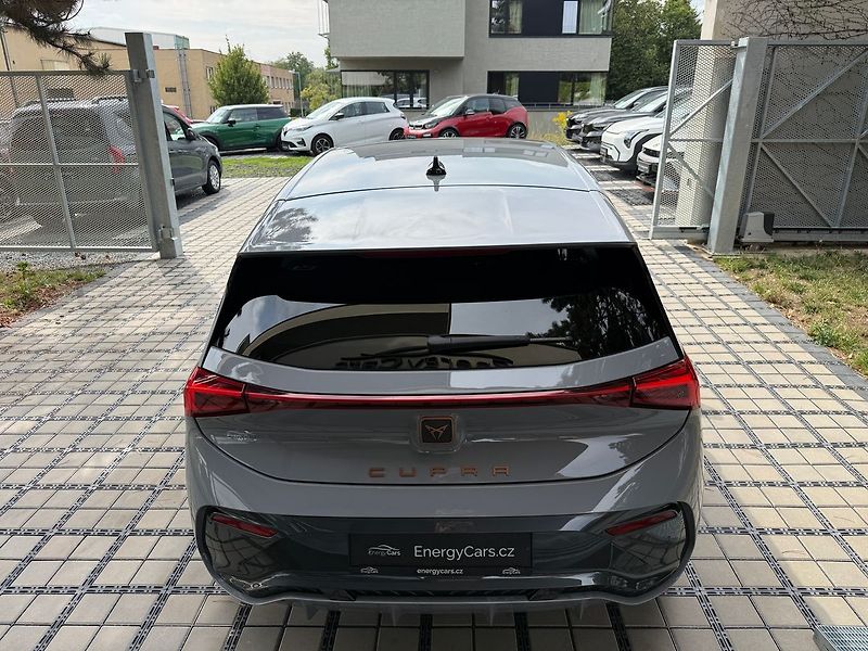 Cupra Born 62 kWh / HUD / FULL LED - fotka 37 z 40