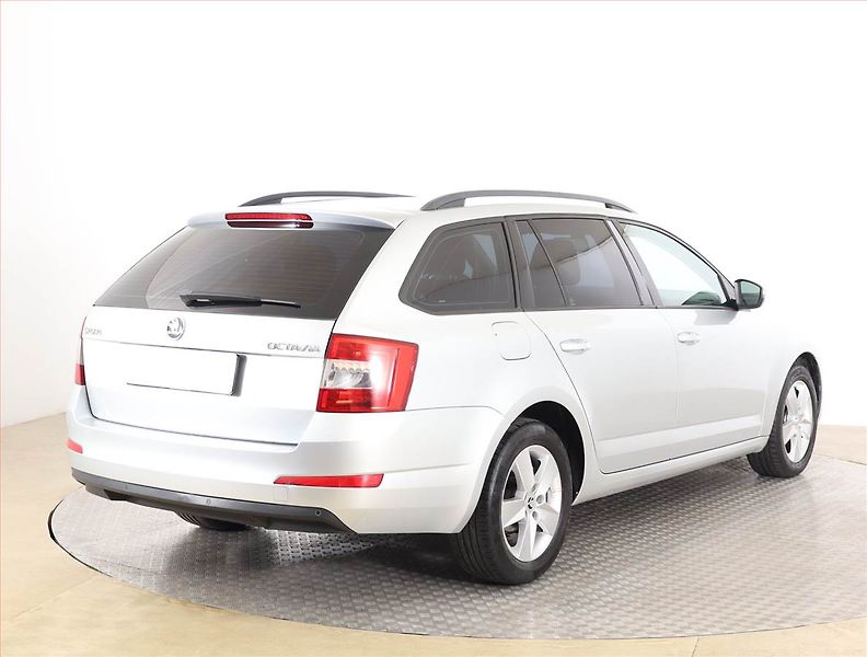 Škoda Octavia (2016) 1.6 TDI, Serv.kniha, Tempomat - fotka 5 z 17