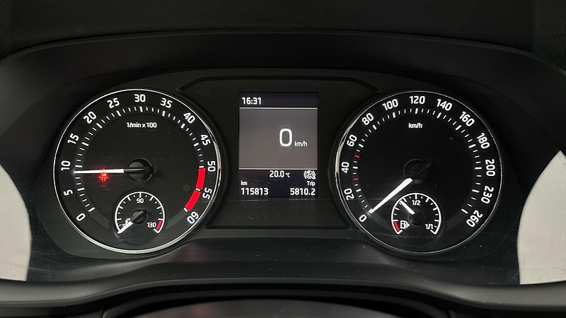 Škoda Octavia 2.0 TDI Active - fotka 10 z 24