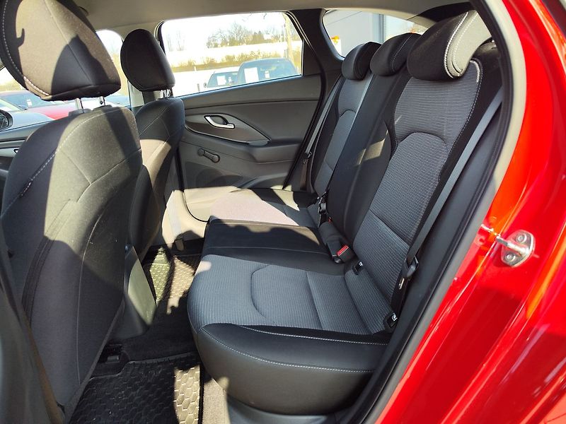 Hyundai i30 1.5 T-GDI/103kW Comfort 16 DCT - fotka 10 z 28