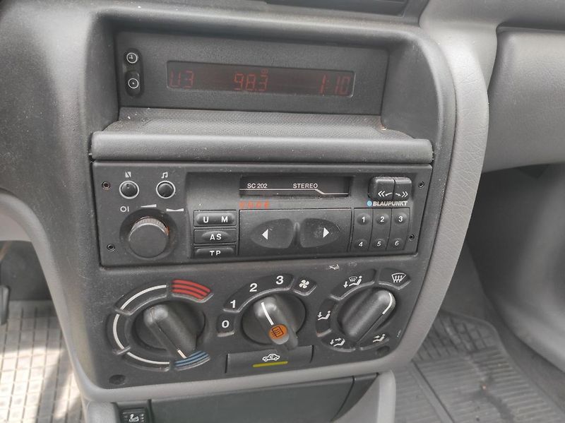 Opel Astra 1.4 8V - fotka 12 z 16