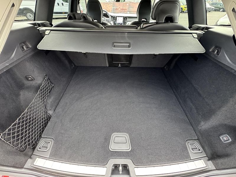 Volvo XC60 B4 (nafta) FWD příd. top. TZ  - fotka 22 z 43