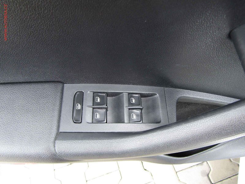 Škoda Octavia (2013) 1.6 TDi, ČR, servis.kniha - fotka 11 z 19