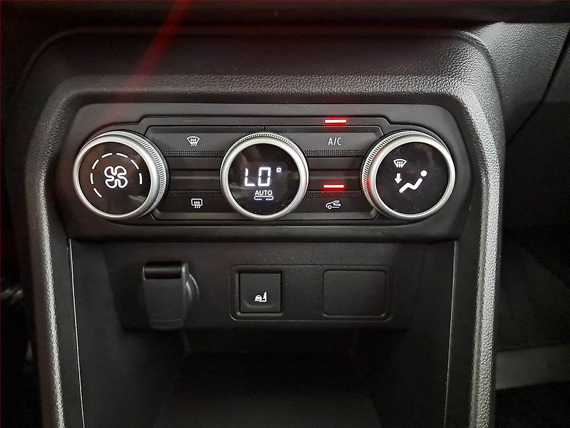 Dacia Jogger (2023) 1.0 TCe, ČR,1.maj, Tempomat - fotka 17 z 19