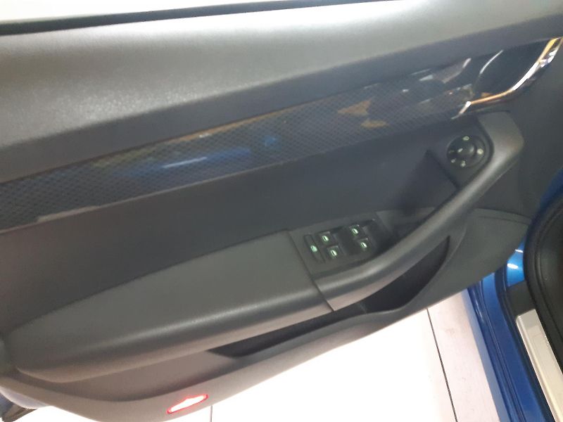 Škoda Octavia RS 2.0 TDI COMBI NAVI - fotka 22 z 28