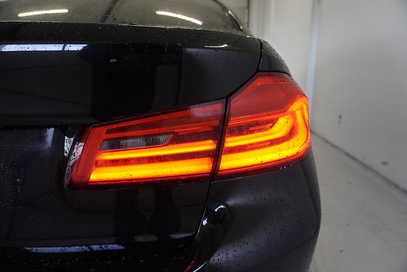 BMW Řada 5 530 D SPORTLINE AUTOMAT - fotka 5 z 28