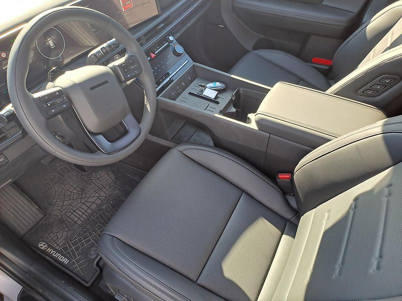 Hyundai Santa Fe (2025) 1,6 T-GDI HEV 6AT 4×4 MR25 - fotka 11 z 18