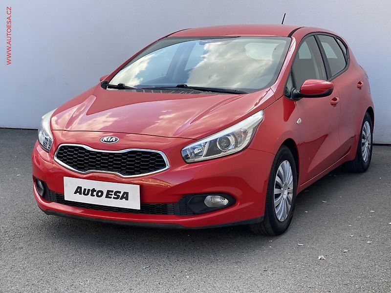 Kia Ceed (2013) 1.6GDi, ČR, AC, STK5/28 - fotka 3 z 16