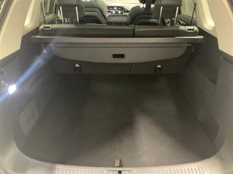 Maxus Euniq 6 77kWh Kůže 360 Pano ACC LED - fotka 19 z 21