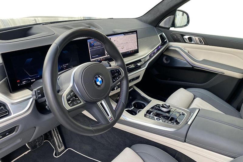 BMW X7 M60i xDrive - fotka 6 z 9