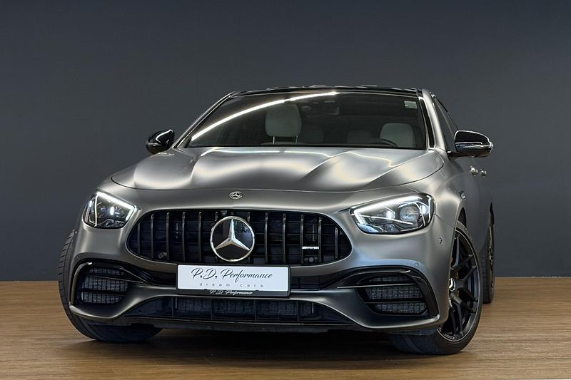 Mercedes-Benz Třídy E (2021) E 63s AMG 4Matic+ V8 Biturbo - fotka 3 z 124