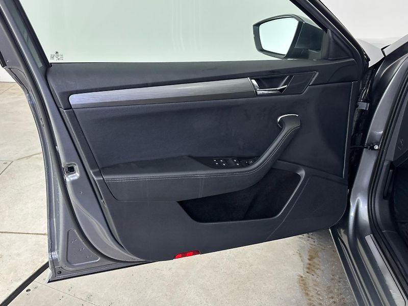 Škoda Superb Style DSG - fotka 13 z 30