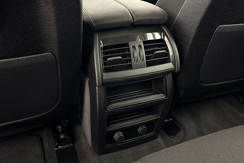 BMW X5 xDrive 35i - fotka 21 z 26