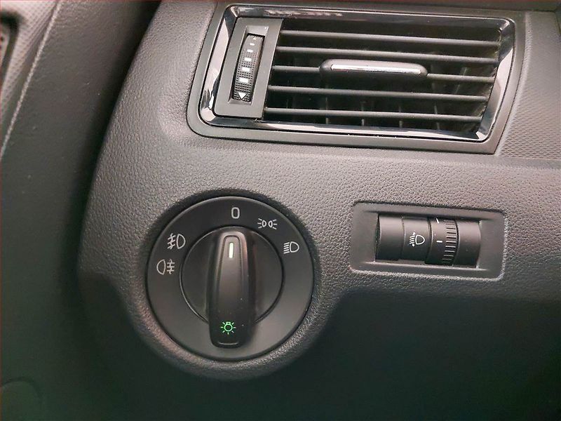 Škoda Rapid (2013) Ambition Plus 1.2 TSI, ČR - fotka 18 z 18