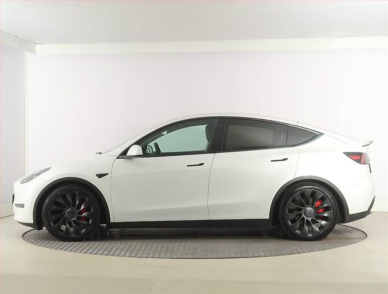Tesla Model Y (2023) Performance 79kWh, SoH 93% - fotka 3 z 33