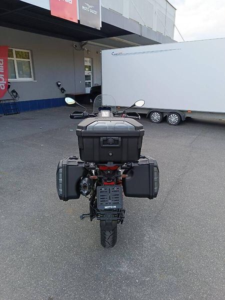 Moto Guzzi V 85 TT (2026) Travel Blu Zefiro - fotka 6 z 17