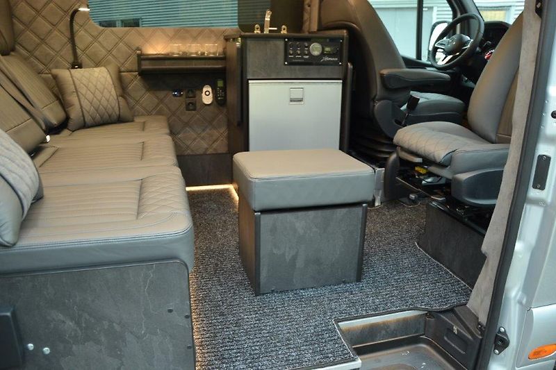 Mercedes-Benz  317 9G Camper - vestavba - fotka 43 z 58