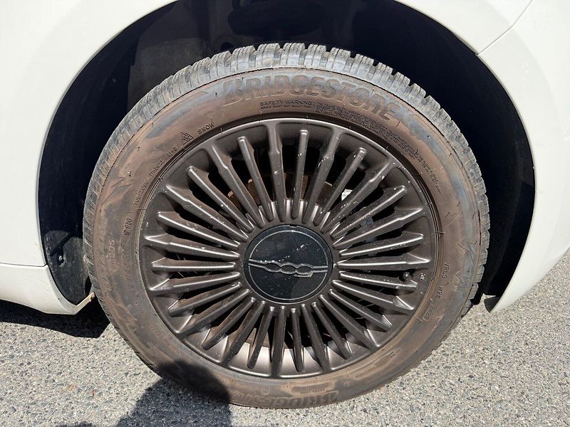 Fiat 500e (2021) Action - fotka 24 z 25