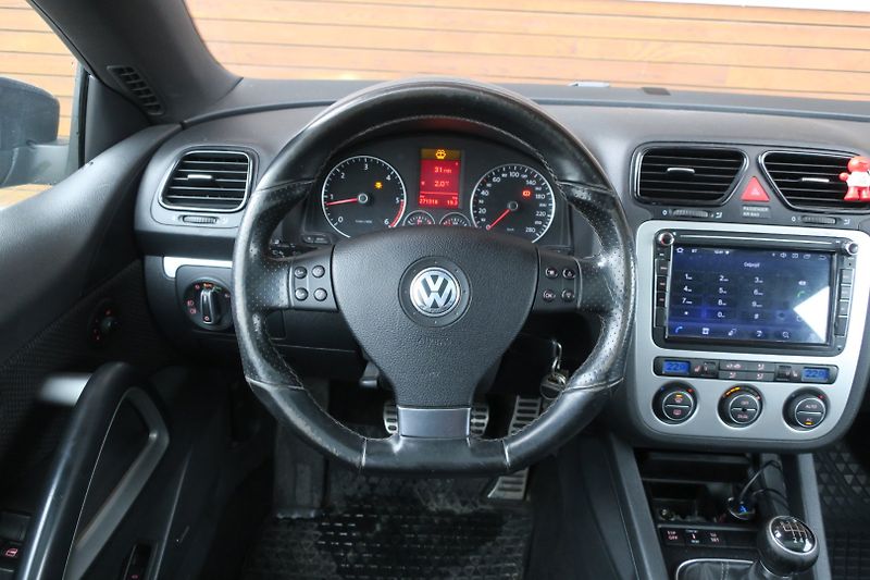 Volkswagen Scirocco (2009) 2,0TDI SPORT Panorama Bi-Xenon - fotka 19 z 44