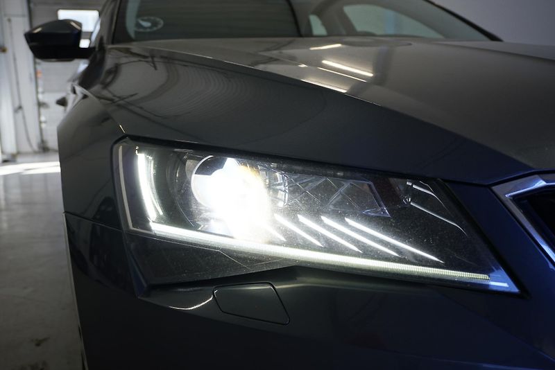 Škoda Superb 1,5 TSI SPORT LINE DSG - fotka 9 z 40