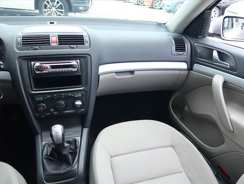 Škoda Octavia (2006) 1.9 TDI 4x4, 4X4, nová STK - fotka 8 z 15