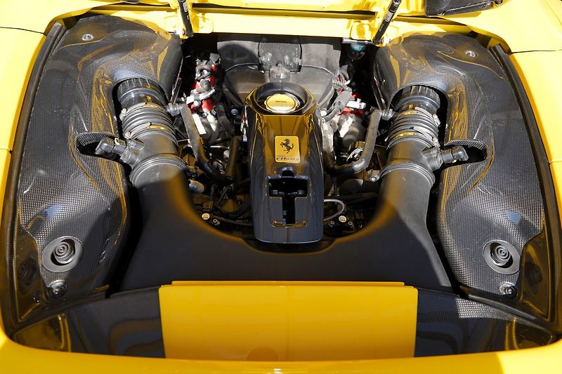 Ferrari F8 Spider/6500km/720 PS - fotka 9 z 11
