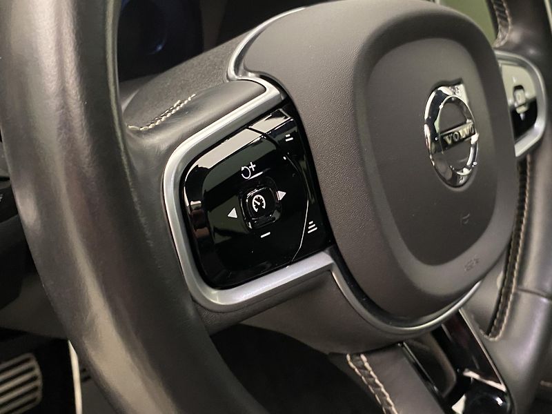 Volvo V60 T8 AWD RECHARGE R-DESIGN AUT - fotka 20 z 52