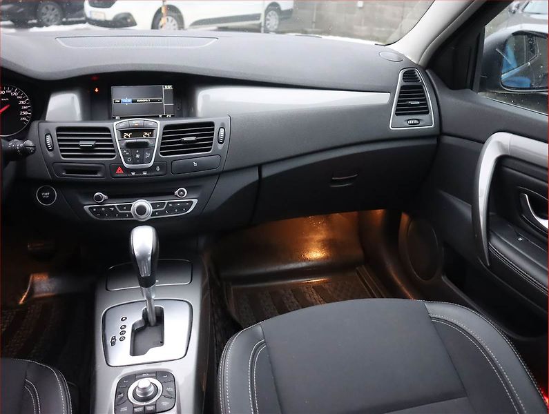 Renault Laguna (2012) 2.0 dCi, Automat, Serv.kniha - fotka 8 z 20