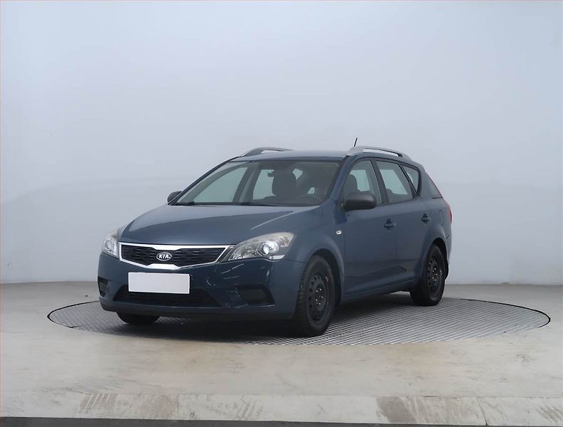 Kia Ceed (2011) 1.6 CVVT, Serv.kniha - fotka 2 z 15