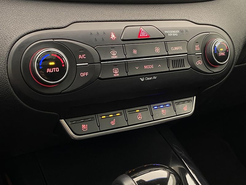 Kia Sorento 2.2 CRDi 147kW AWD AUT 7míst - fotka 27 z 56