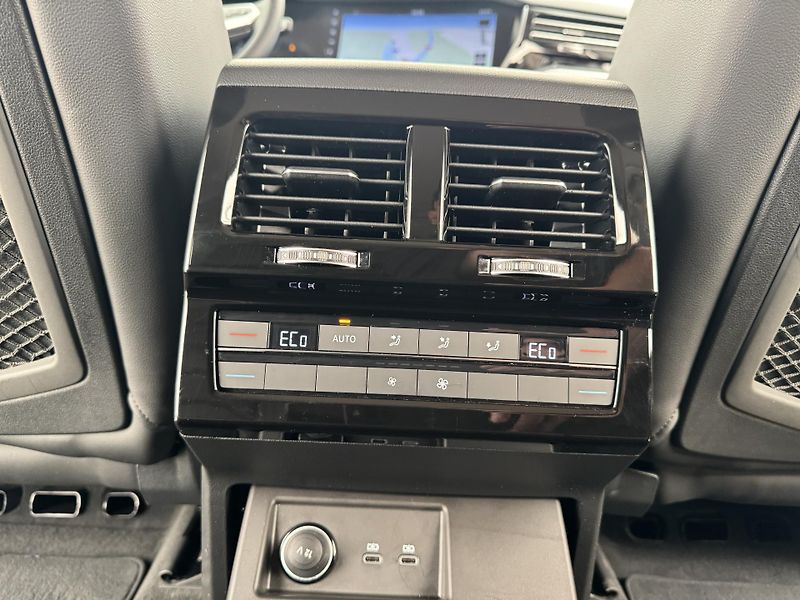 Volkswagen Touareg 3.0Tdi*1MAJ*DPH*LED*VZDUCH* - fotka 17 z 41