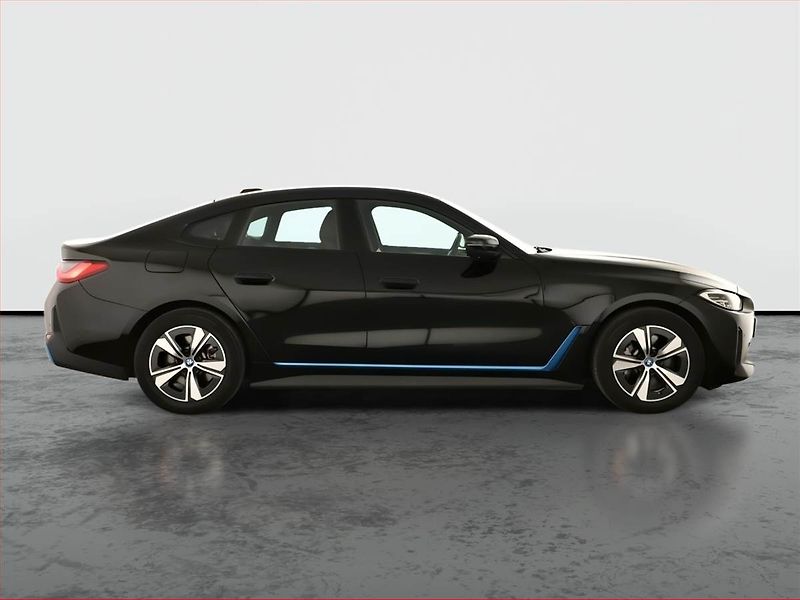 BMW i4 (2022) eDrive40, SoH 95% - fotka 6 z 21