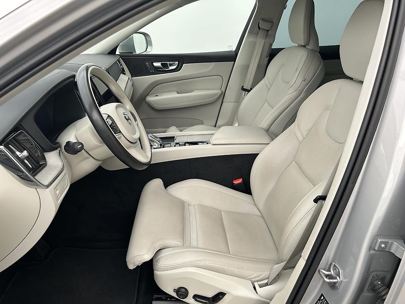 Volvo XC60 2.0 B5 4x4 INSCRIPTION - fotka 11 z 26