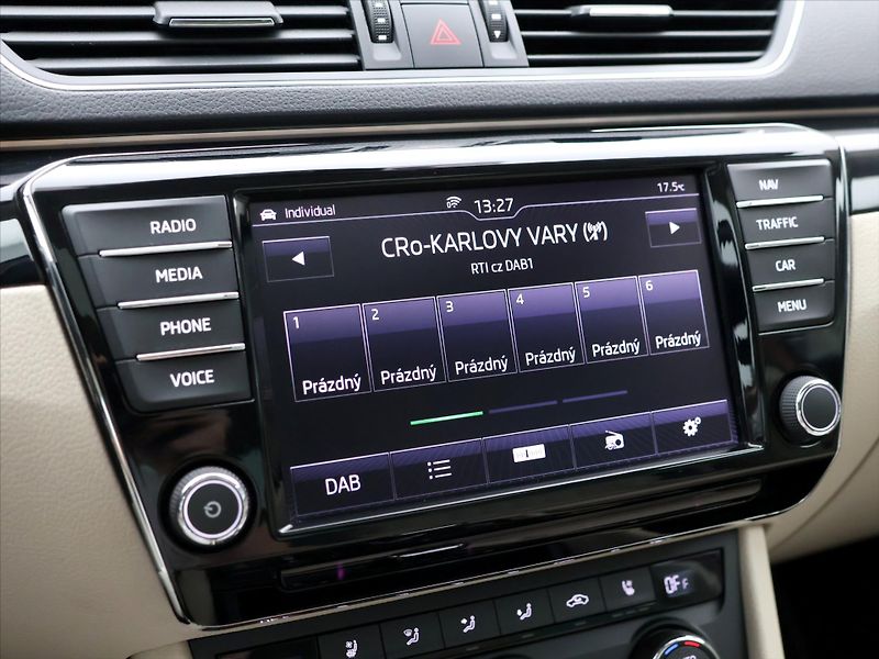 Škoda Superb 2,0 TDI 140kW L&K 4x4 CZ - fotka 31 z 46