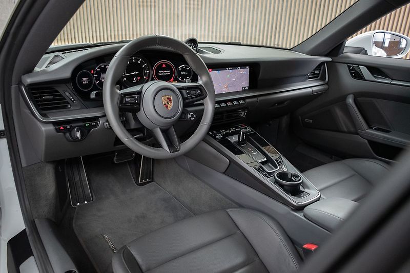 Porsche 911 992 CARRERA 4*BLACK PAKET*DPH* - fotka 10 z 37