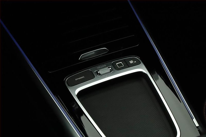 Mercedes-Benz GLB (2025) 200 d 4MATIC, AMG Line - fotka 21 z 25