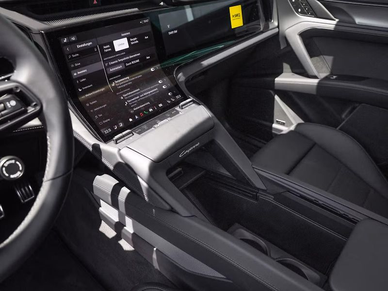 Porsche Cayenne Electric Pano HuD Venti HD-Mat - fotka 17 z 23