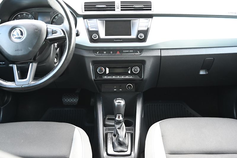 Škoda Fabia 1.2TSI 81KW DSG Rezervace 5/16 - fotka 11 z 49