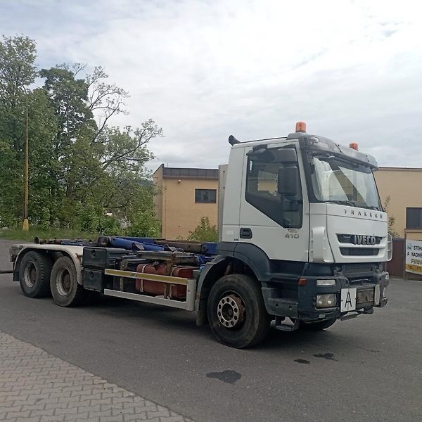 Iveco Trakker (2012) 410 kontejner 6x4 - fotka 12 z 23