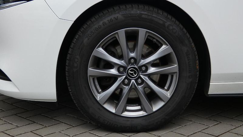 Mazda 3 2.0 Skyactive-G120 - fotka 21 z 22