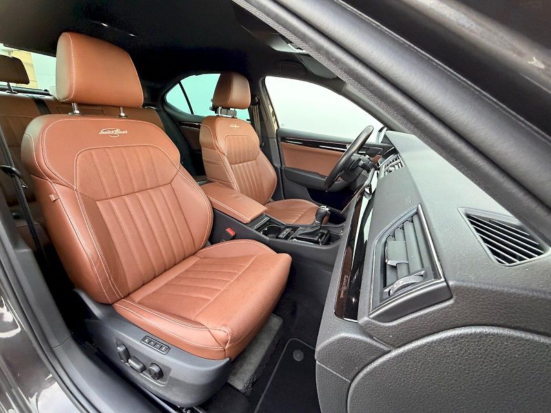 Škoda Superb (2023) 2.0 TDI 147kW 4x4 DSG L&K - fotka 30 z 35